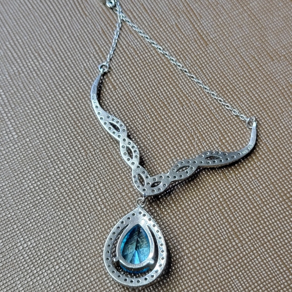 Elegant Aquamarine And Diamond Teardrop Necklace - Picture 5 of 5